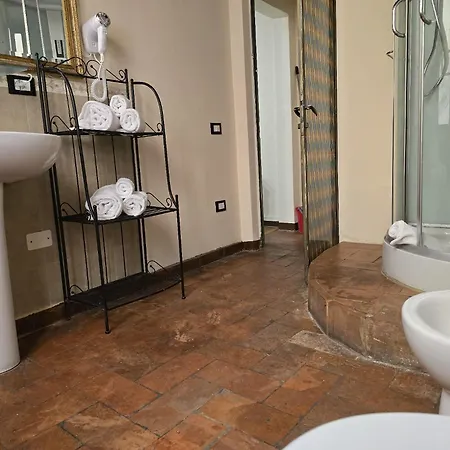 Konukevi Dietro Al Corso